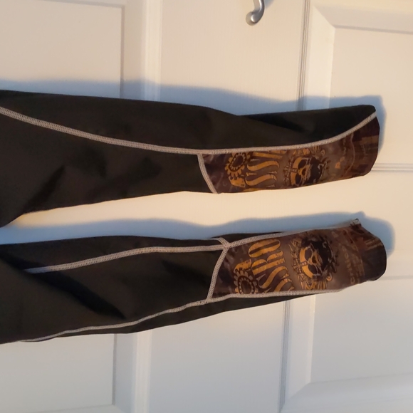 Dark Brown with Skull + Cityscape - Picture 9 of 16